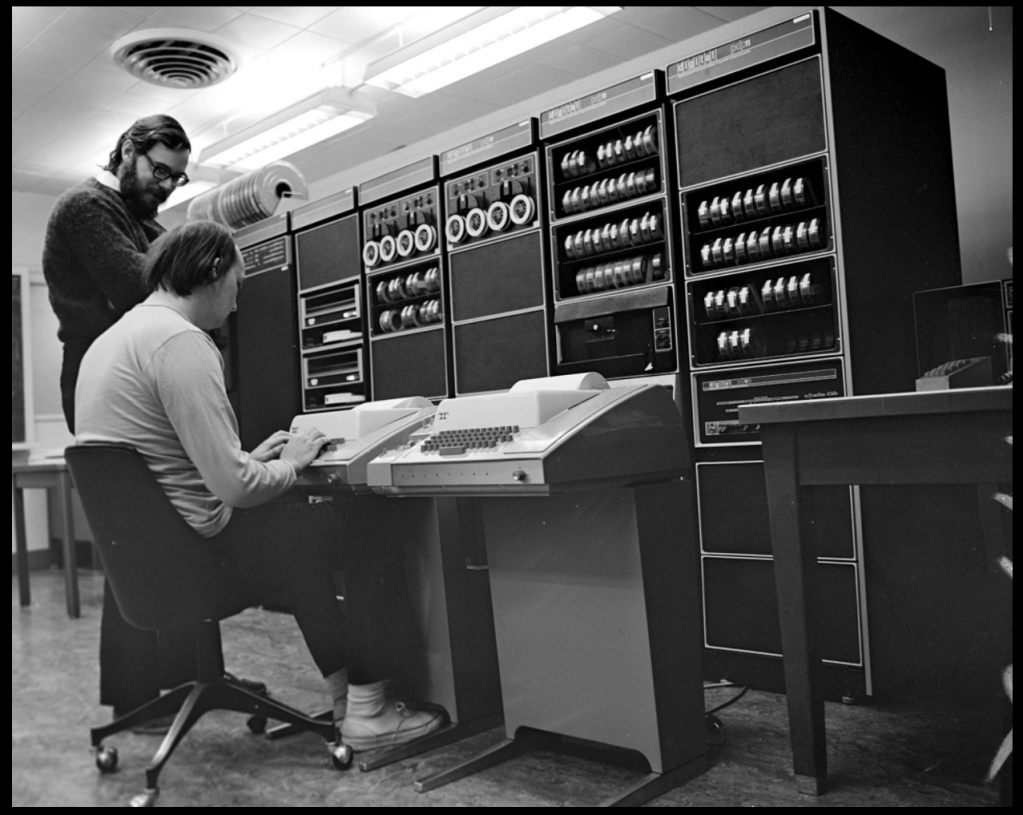 Ken Thomson y Denis Ritchie Programando